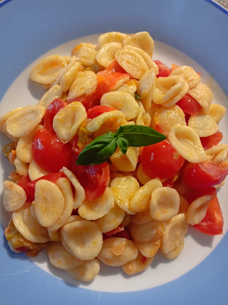 Orecchiette con Sugo di Fiori di Zucca e Pomodorini